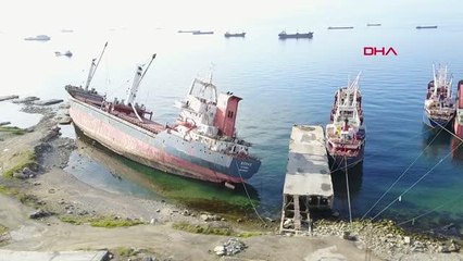 KARTAL'DA 5 SENEDİR HACİZLİ OLAN GEMİ FIRTINA NEDENİYLE YAN YATTI