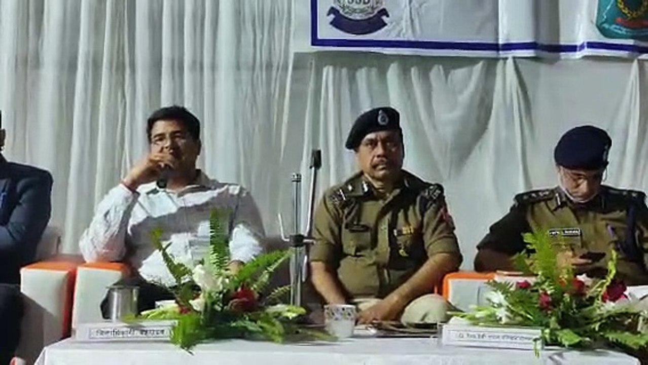 डीआईजी ने जिला अधिकारी बहराइच शंभू कुमार के साथ किया इंडो नेपाल बॉर्डर का दौरा