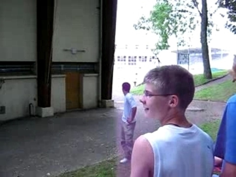 Max vs moustic