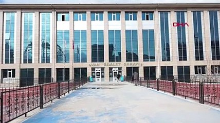 Halk otobüsünde taciz davası ertelendi, adliye önünde 'Kadınlar susmasın' dedi