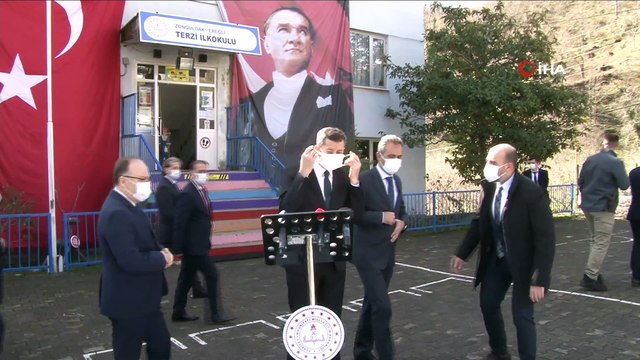 Bakan Selçuk: “Uzaktan eğitim yüz yüze eğitime göre iki kat daha meşakkatli bir eğitimdi”