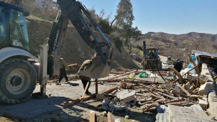 Önce evleri sonra fırtınada inekleri telef oldu