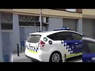 La Guàrdia Urbana avisa per megafonia del confinament
