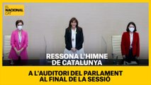 L'himne de Catalunya ressona a l'auditori del Parlament al final de la sessió de constitució