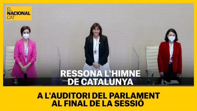 L'himne de Catalunya ressona a l'auditori del Parlament al final de la sessió de constitució