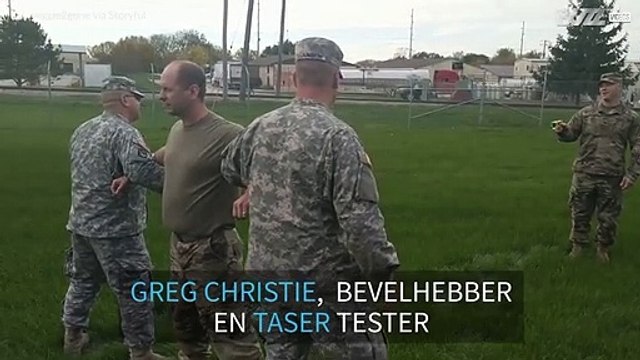 Hij kreeg een shock van een taser... met opzet!