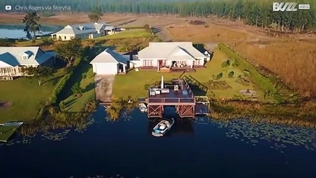Verbluffende beelden van een waterskiënde man op een schitterend meer in Zuid-Afrika