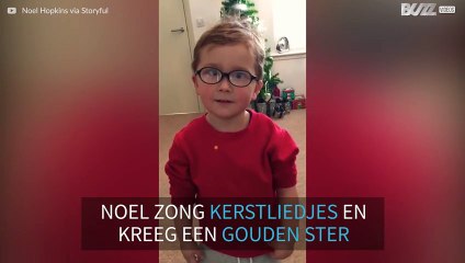 Noel Hopkins zingt kerstliedjes en krijgt een gouden ster