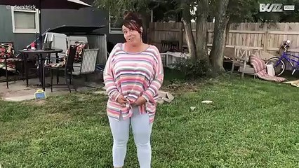 [TRANSLATE] - Mom makes son laugh after failed cartwheel attempt