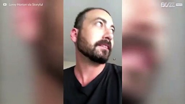 Slimmerik probeert met spin te spelen en krijgt de schrik van zijn leven