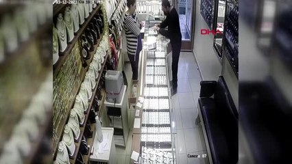 AFYONKARAHİSAR Çaldığı 1000 Euro ile kaçan hırsızı çelme takıp düşürerek yakalattı