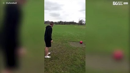 Potje voetgolfen gaat fout