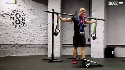 Rus vindt nieuwe sport uit: evengewichtsheffen