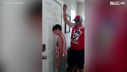 Jongen doet 'Credit Card Challenge' en dan...