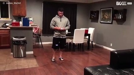 Man wordt geraakt in zijn gezicht met drone