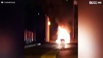 Schokkend moment: auto gaat op in vlammen