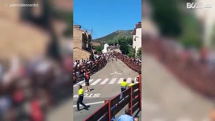 Race tegen gigantische bal in Spaans drop