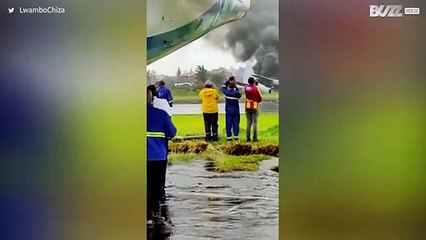 Vliegtuig vat vlam tijdens landing