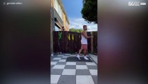 [TRANSLATE] - Guy shows off amazing jump rope skills