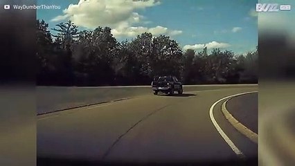 [TRANSLATE] - Distracted driver nearly causes accident
