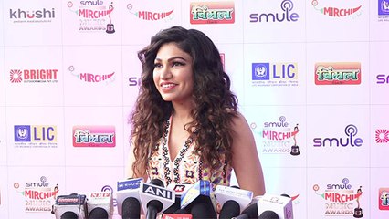 Tulsi Kumar performers at 13th Mirchi Music Award on her songs; Check Out |FiilmiBeat