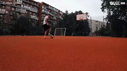 [TRANSLATE] - Man pulls amazing soccer trick shot