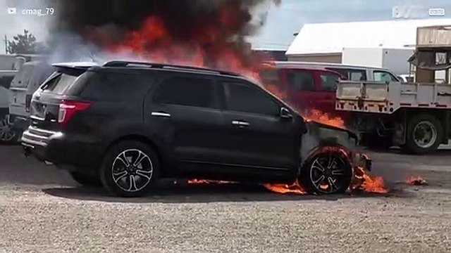 Vehicle with mechanical fault catches fire in parking lot -1