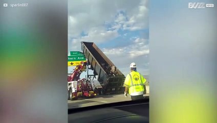 Truck stuck after colliding with overhead highway signs -1