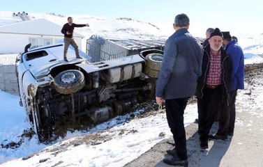 Yan yatan TIR'ın camından çıkan şoför: Beni kim sıkıştırdı