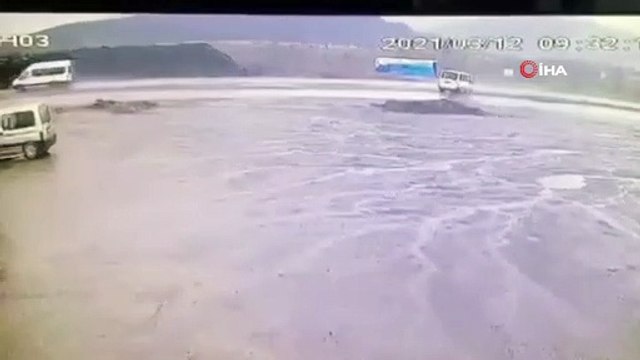 Kaygan yolda fren yapınca metrelerce böyle sürüklendi