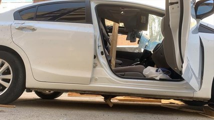 Adıyaman'da fırtına dehşeti! Çatıdan uçan kalas arabanın tavanından girip altından çıktı