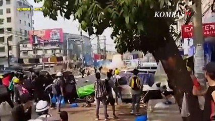 Bentrokan Polisi vs Pengunjuk Rasa Kembali Pecah di Yangon, Myanmar