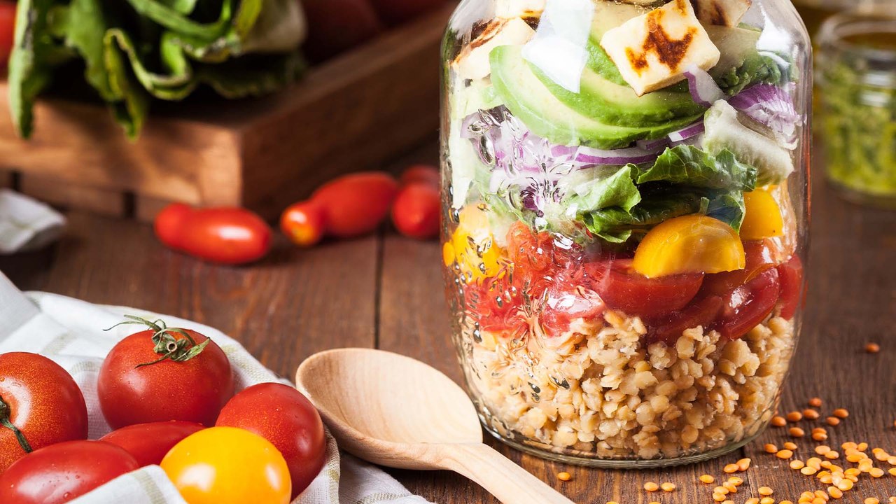 DIETA ANTIEDAD: 8 alimentos que deberían estar en tu dieta