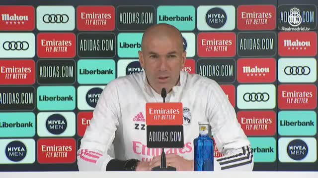 Zidane sobre la renovación de Sergio Ramos: Como entrenador quiero que siga