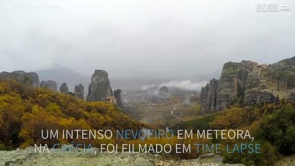 Tải video: Misterioso nevoeiro filmado em time-lapse em Meteora, na Grécia