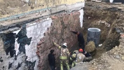 BAHÇELİEVLER'DE OKUL İNŞAATINDA GÖÇÜK 1 İŞÇİ TOPRAK ALTINDAN KURTARILDI