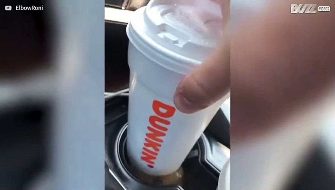 Não é boa ideia deixar brincos no suporte para copos