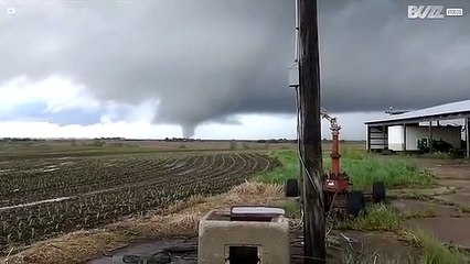 Assustador: Senhor capta formação de tornado no Kansas