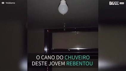 Jovem é recebido em casa com um cano roto