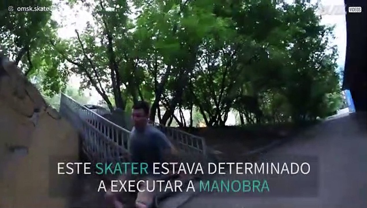 Skater acaba em sofrimento ao tentar executar manobra