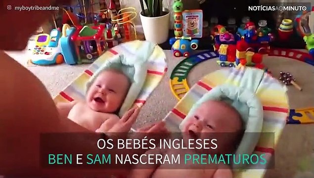 A gargalhada destes gémeos contagia qualquer pessoa
