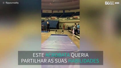 Acrobata falha duplo mortal!