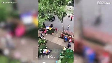 Senhora celebra 102 anos na companhia dos vizinhos!