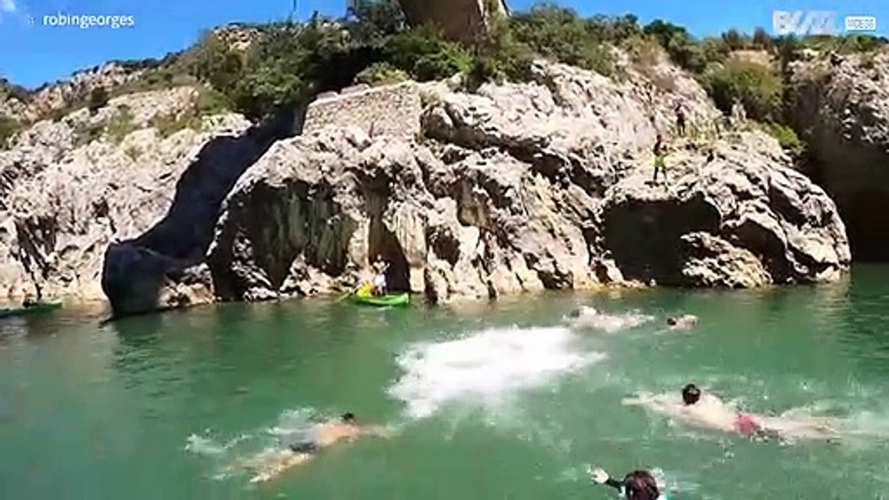 Jovem faz mergulho impressionante de uma ponte 1