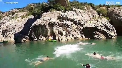 Jovem faz mergulho impressionante de uma ponte 1
