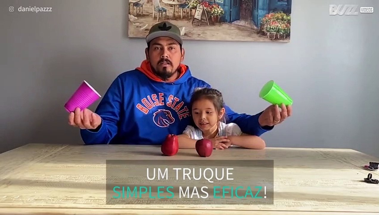 Pai confunde filha com truque de magia!