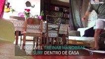 Surfista mostra como surfar dentro de casa