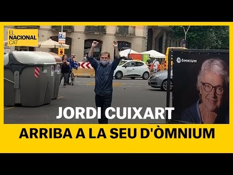 Jordi Cuixart arriba a la seu d'Òmnium