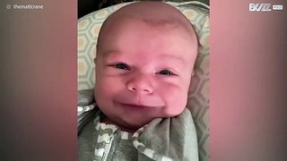 A felicidade estampada no rosto deste bebé é contagiante