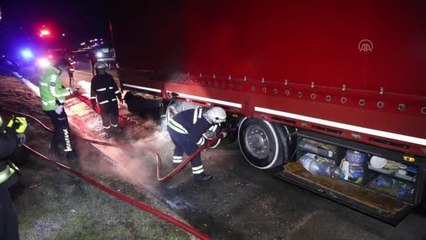 Tuğla yüklü tır seyir halindeyken alev aldı